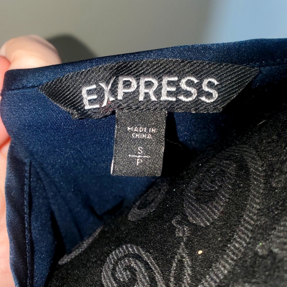 Express Blouse - Picture 5 of 5